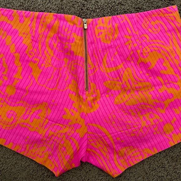 Lilly Pulitzer Liza shorts in Pop Pink Seaesta - size 2 - Picture 3 of 8